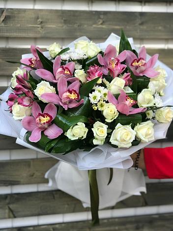 Букет цветов из: Розы и Хризантемы в Уляпе