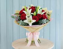 Букет цветов из:  Лилии и Розы в Уляпе