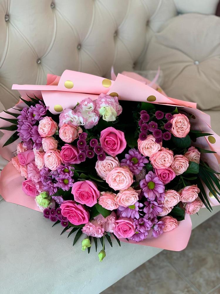 Букет цветов из: Хризантемы, Розы и Лизиантусы в Уляпе