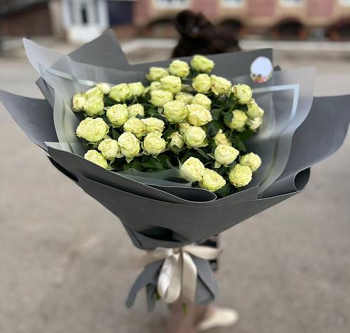 Букет Белые кустовые розы Солинеро в Уляпе