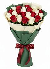 Букет Микс из красных и белых роз в Уляпе