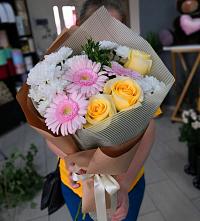 Букет цветов из:  Герберы, Розы и Хризантемы в Уляпе