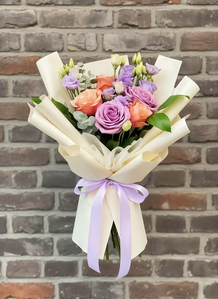 Букет цветов из: Лизиантусы и Розы в Уляпе