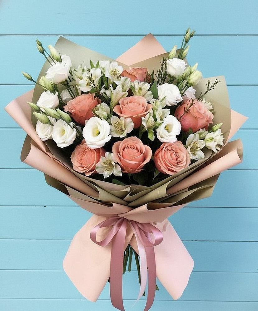 Букет цветов из: Розы, Альстромерии и Лизиантусы в Уляпе