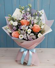 Букет цветов из:  Лизиантусы, Розы, Альстромерии и Гипсофила в Уляпе