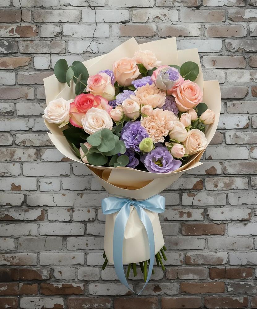 Букет цветов из: Розы, Лизиантусы и Гвоздики в Уляпе