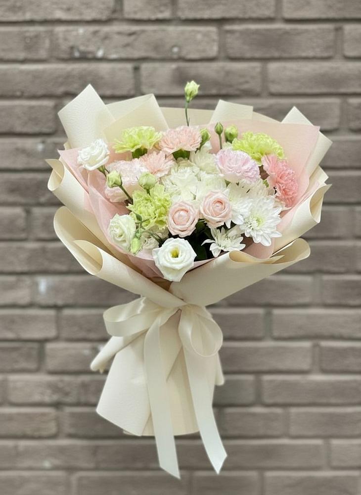 Букет цветов из: Гвоздики, Розы, Лизиантусы и Хризантемы в Уляпе