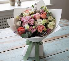 Букет цветов из:  Розы, Лизиантусы и Гвоздики в Уляпе