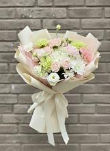 Букет цветов из:  Гвоздики, Розы, Лизиантусы и Хризантемы #REPLACE_PRED# Уляпе