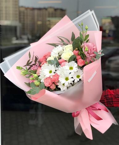 Букет цветов из: Розы, Лизиантусы и Хризантемы в Уляпе