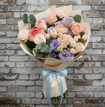 Букет цветов из:  Розы, Лизиантусы и Гвоздики в Уляпе