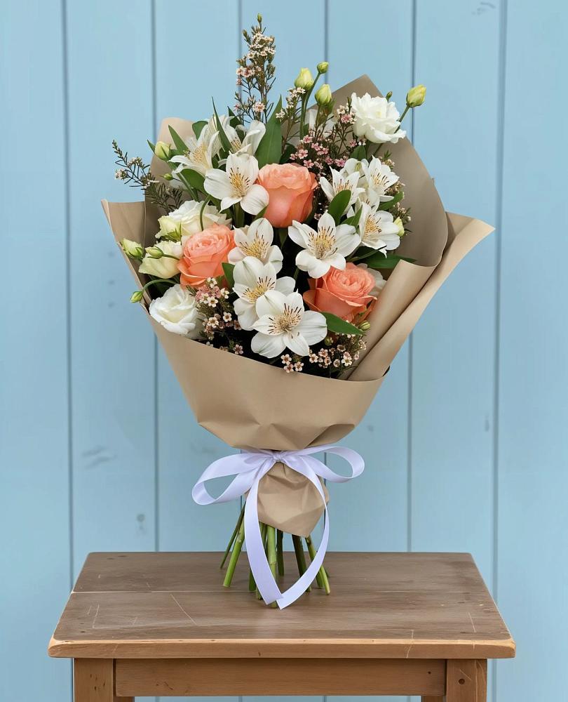 Букет цветов из: Альстромерии, Лизиантусы, Розы и Хризантемы в Уляпе